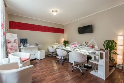 43 Kosmetik & Nails